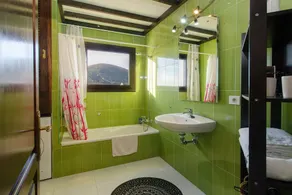 Clara Suite 3 con piscina, vista panoramica, terrazza e giardino - Image 2
