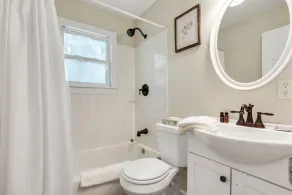 The Lucky 7's Inn-5 Beds - Image 3