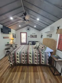 Smoky Mountain Glamping On Bold Stream w Hot Tub - Image 4