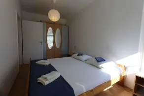 Holiday apartment with balcony and air conditioning - Image 3