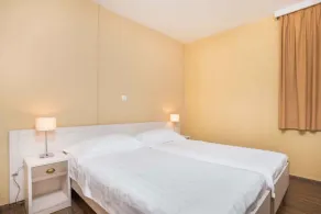 Holiday apartment with pool and Wi-Fi - Image 2