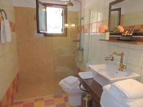 Spacious, Good Privacy, a Gorgeous Sea View, ideal for groups or large families. - Image 2