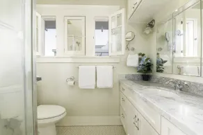Spacious Craftsman House in Downtown LB - 5 car parking - Ideal for large groups - Image 5