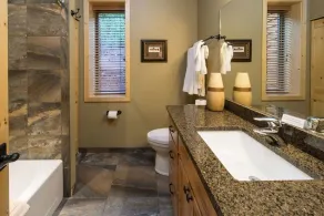 Spectaculaire maison de luxe / cabine, bain à remous, cadre magnifique et privé sur le lac Tumalo, Bend Oregon - Image 3