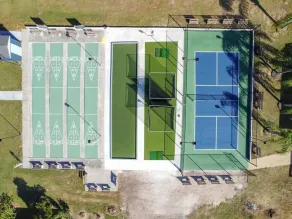 2 Bed Cozy Home, Dade City, Pickle Ball and Pool - Image 2