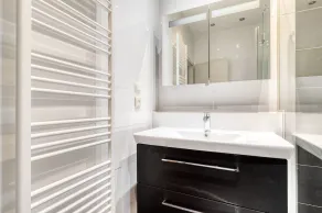 Historic Innere Stadt 2BR w/ Elevator, nr metro Stebentor, by Blueground - Image 3