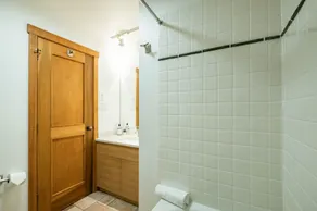 Creekside ski in ski out fully equipped townhome with communal pool and hot tub - Image 4