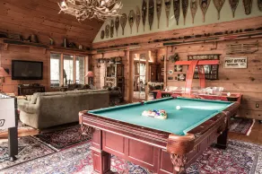 Spacious Luxury lodge near Elk Mountain ski resort on a private lake - Image 3