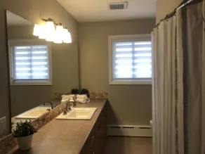 Niagara Executive Luxury - HUGE, Warm, Cozy and Clean 3 Bed, 1 Bath SuiteStay - Image 2