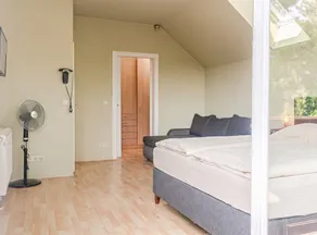 Spacious Garden Villa | 16 Guests - Image 4