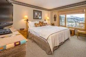 Shoshone Ski-In/Out w/ amazing views, community hot tub/pool/fitness center & fireplace! - Image 4