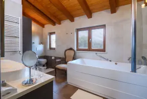 Villa Sara four-bedroom villa with a swimming pool - Image 5