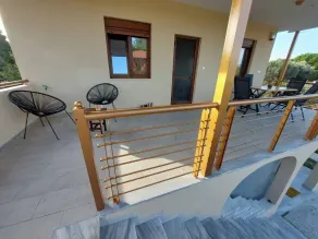 Villa Anastasia 1ος Όροφος Εξοχικής Παραθαλάσσιας Κατοικίας Νέα Ηράκλεια Χαλκιδικής - Image 5