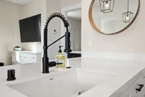 Modern 1BR in Historic Folsom, near top attractions - Image 2