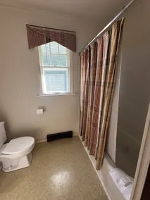 Roomy Two Bedroom House Near Egg Harbor Marina - Image 2