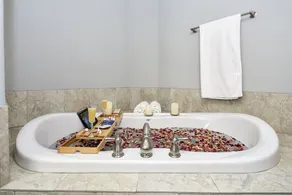 Casa Mahogany - East Bricktown's Contemporary Gem. HOT TUB! - Image 5