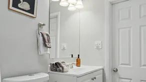 Clean Freshly Remodeled 4 Bedroom House - Image 4