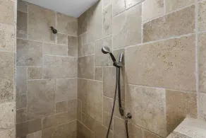 Gut ausgestattetes Haus mit Salzwasserpool & separatem Poolhaus & NEUEM PUTTENGRÜN! - Image 3