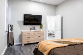 Luxe 2BR Home on Famous St./Sleeps 5/Pets Welcome - Image 4