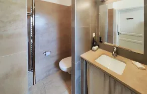 Lovely home in Saint-Laurent-de-la-Ca with WiFi - Image 2