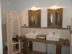 Stående i seng 4 personer, pool, jacuzzi, rolig, grønne - Image 4