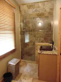 Upscale Apt Available for short/ long stays. Kitchen, bath, laundry w/ Generator - Image 5