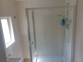 London Luxury Apartments 5 min walk from Ilford Station, with FREE PARKING FREE WIFI - Image 5