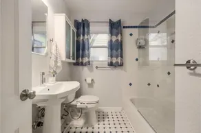 Cozy Multi-Property Bungalow in Central Austin - Cowboy pool - Image 2