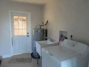 A Cottage on Lake Near Universities and colleges. close to  shops and downtown  - Image 2