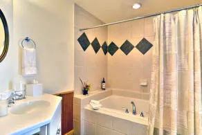 BENT CREEK LODGE - BED AND BREAKFAST - Image 4