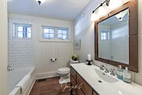 Gorgeous 6 bedroom | 6 bathroom cottage with living quarters in Boathouse! - Image 4