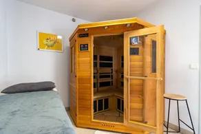Spacious holiday home with indoor pool, jacuzzi and sauna in Cherveix-Cubas - Image 3