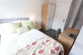 Beamont House - Four bedroom all en-suite house - Image 4