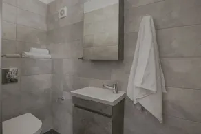 Queen Bee Residence- Honey Apartment - Image 4