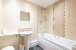 Apartment 8 - Image 4