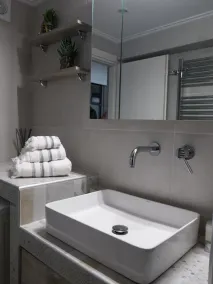 Luxury, Spacious, Cozy House, 5 mins walk to metro - Image 4