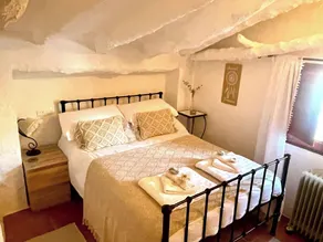 2-Bed Country House - Mountain Views - Sleeps 6 - Image 4