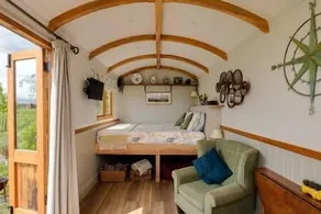 The Acorn - Luxury Shepherds Hut hot tub panoramic views - Image 2