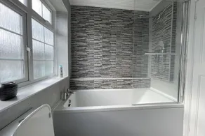 Luxurious Detached Holiday House Free Parking near Airport Town Centre Railway Station - Image 2