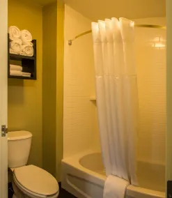 2 Bedroom | Free Daily Breakfast. Indoor Pool. - Image 4