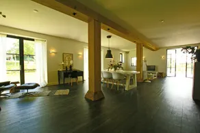 O piso térreo de uma fazenda de luxo maravilhosamente renovado! - Image 4