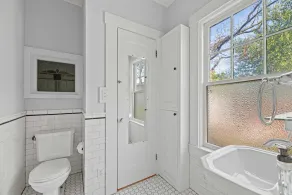 Mistletoe Heights Bungalow - Image 3