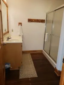 Historic Hardware Inn with River Views: Suite 102 - Image 3