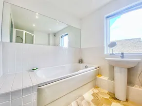 4 bedroom accommodation in South Cerney - Image 5