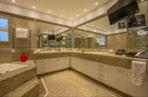 Mansion in São Conrado with 4 suites - Image 2