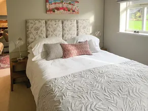 1 bedroom accommodation in Carlingcott - Image 3