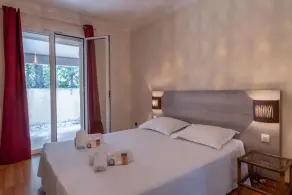 Provencal house with swimming pool in the heart of the Comtat Venaissin Velleron - Image 3