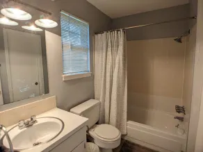 Quiet, comfy and spacious 3 bedroom home in KC - Image 3