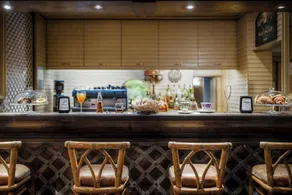 Colony Hotel - Image 2