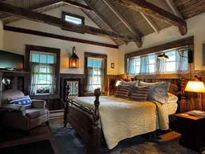 Loblolly Cottage - Enchanting Retreat set among towering pines. - Image 4